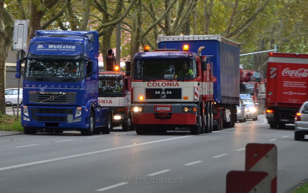 LKW verliert Auflieger Koeln Boltensternstr Pasteurstr P2041.JPG